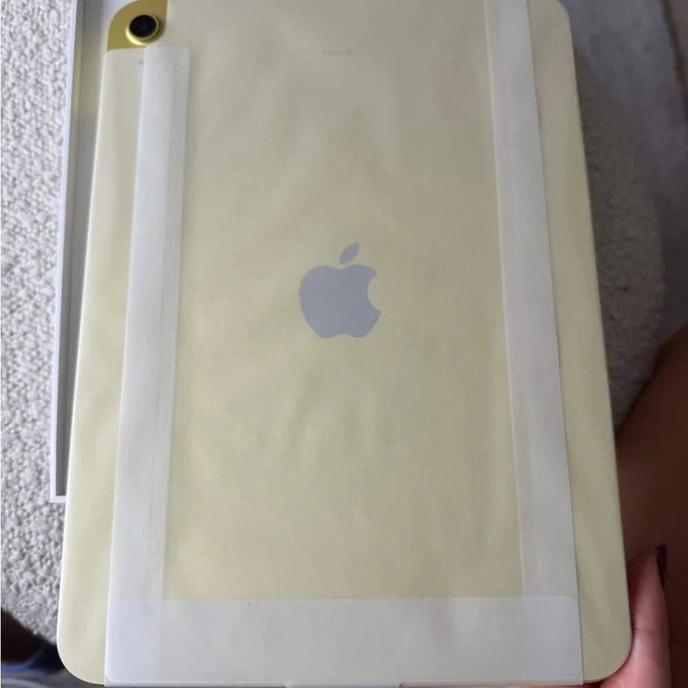 Brand New Apple iPad 256GB Wi-Fi in Yellow